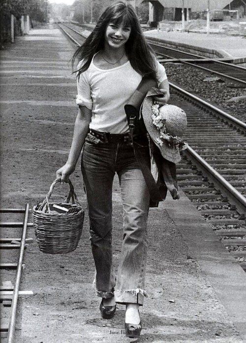 Jane Birkin and her chic basket - The Chic Flâneuse