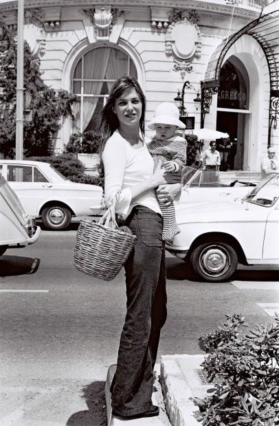 Jane Birkin and her chic basket - The Chic Flâneuse