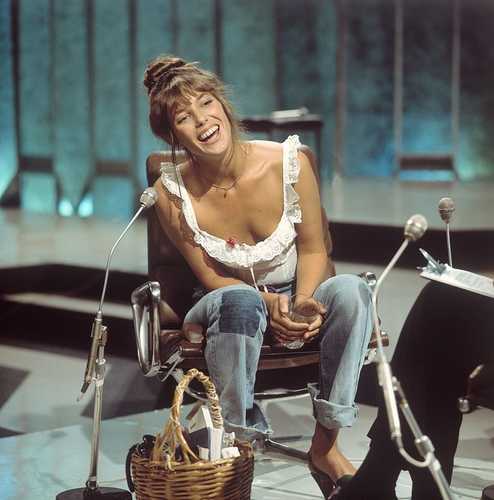 Jane Birkin and her chic basket - The Chic Flâneuse