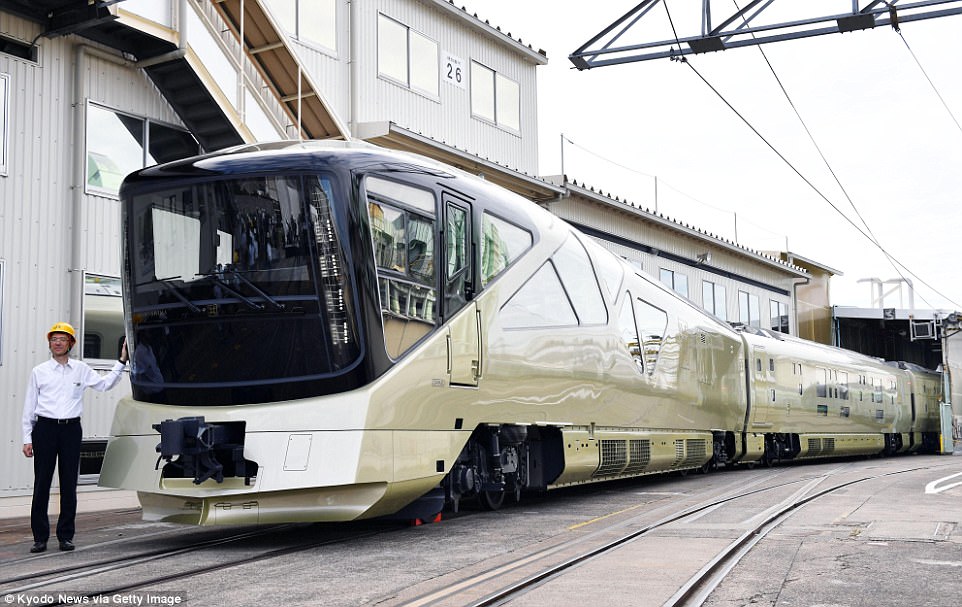 Shiki-Shima-Train-Suite-Japan-Ultra-Luxurious-Sleeper-Train-the-chic-flaneuse