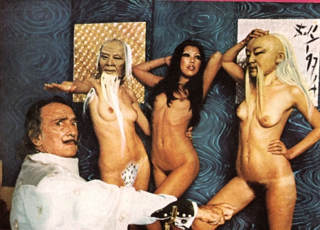 salvador dalì and playboy bunnies in 1973 photoshoot the chic flaneuse