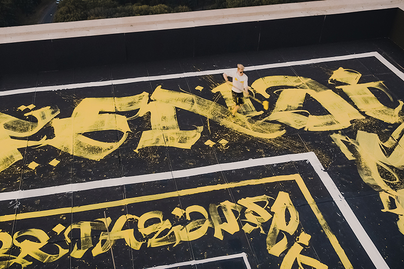 pokras-lampas-fendi-calligraphy-graffiti-rome-detail thechiflaneuse