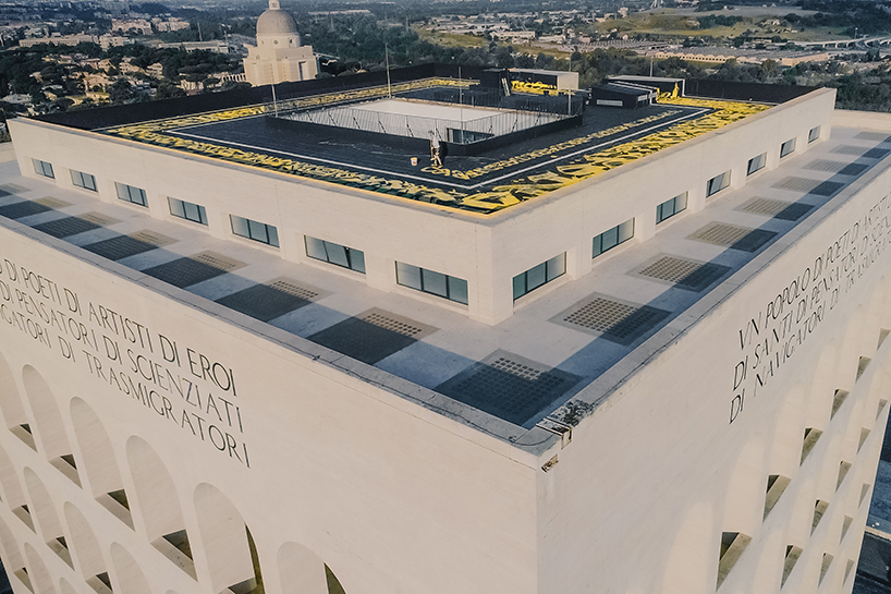 pokras-lampas-fendi-calligraphy-graffiti-rome-thechicflaneuse-building