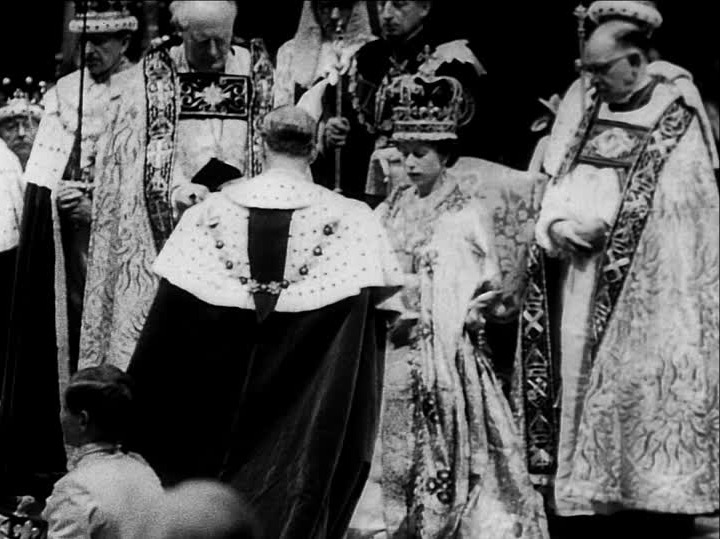 queen elisabeth coronation thechicflaneuse 4