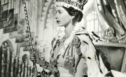 queen elisabeth coronation official portrait-thechiflaneuse