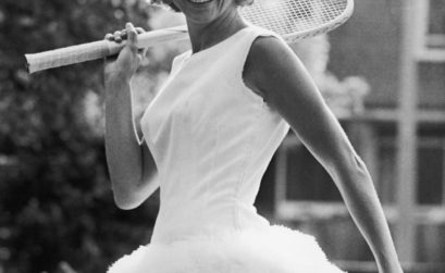 1964 Italian player Lea Pericoli Wearing a feathered tennis gown signed by British sportswear designer Teddy Tinling, very similar to a tutu – Photo Getty Images - thechicflaneuse