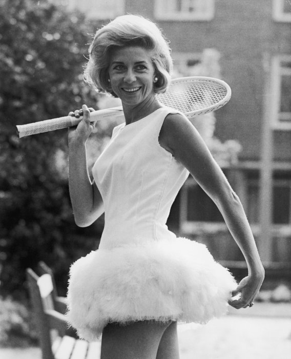 1964 Italian player Lea Pericoli Wearing a feathered tennis gown signed by British sportswear designer Teddy Tinling, very similar to a tutu – Photo Getty Images - thechicflaneuse