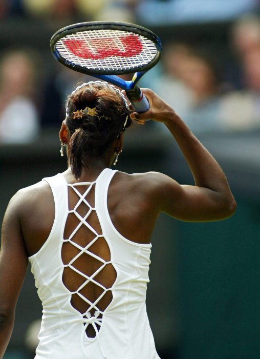 2003 Venus Williams wearing a corset style tank top – Photo Getty Images