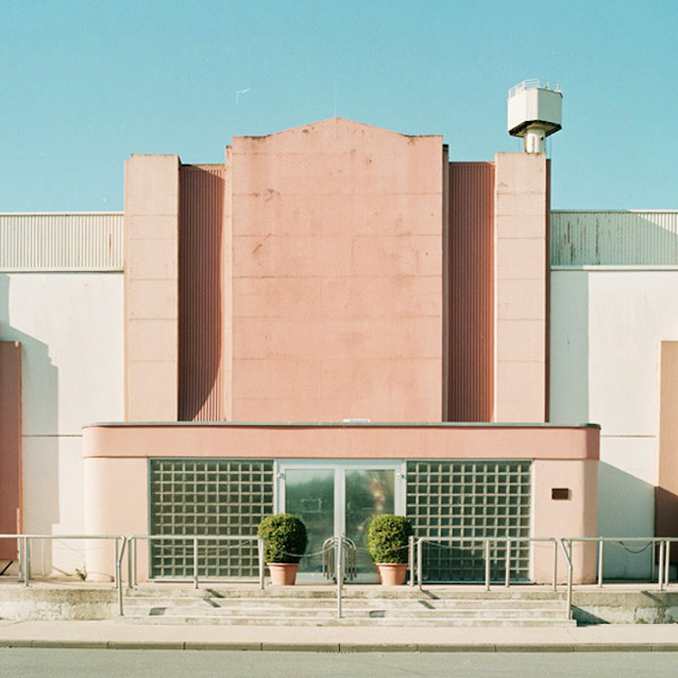 Abandoned mall in Florida, U.S. - accidental wes anderson - thechicflaneuse