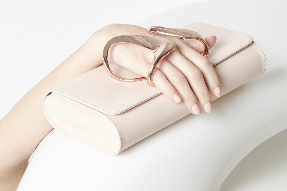 zaha-hadid-glove-clutch-blush thechicflaneuse