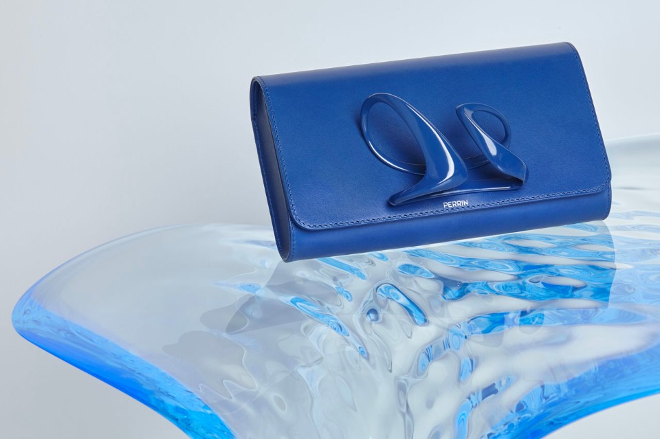 zaha-hadid-perrin paris glove-clutch-blue thechicflaneuse