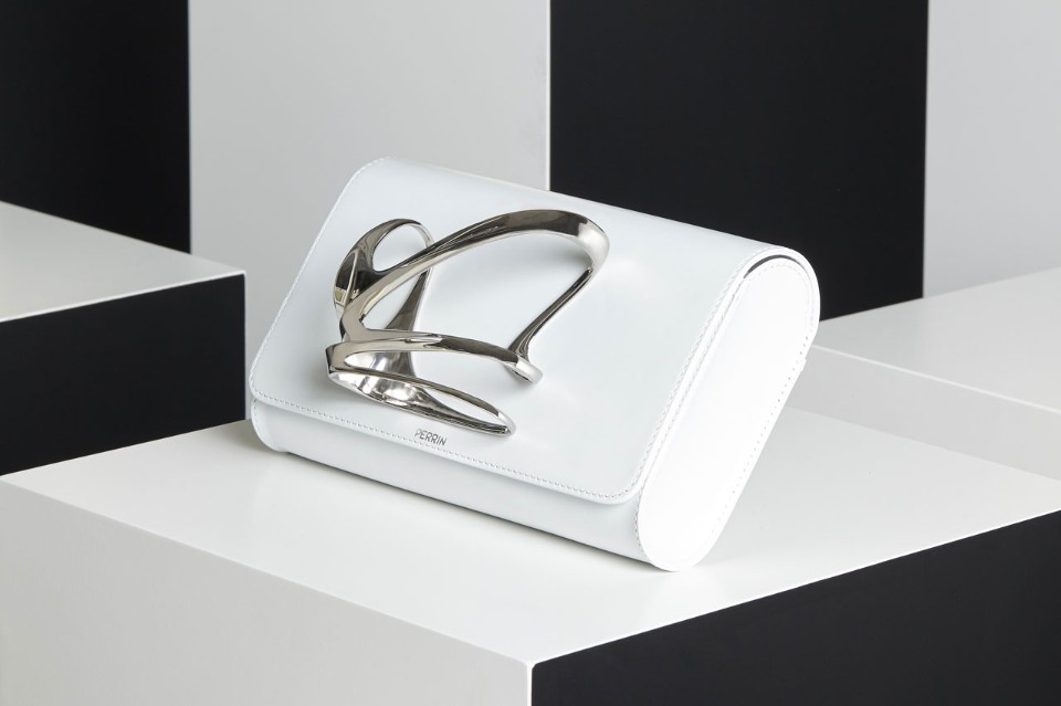 zaha-hadid-perrin paris glove-clutch-white