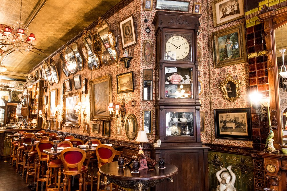 oscar wilde bar in new york city a corner