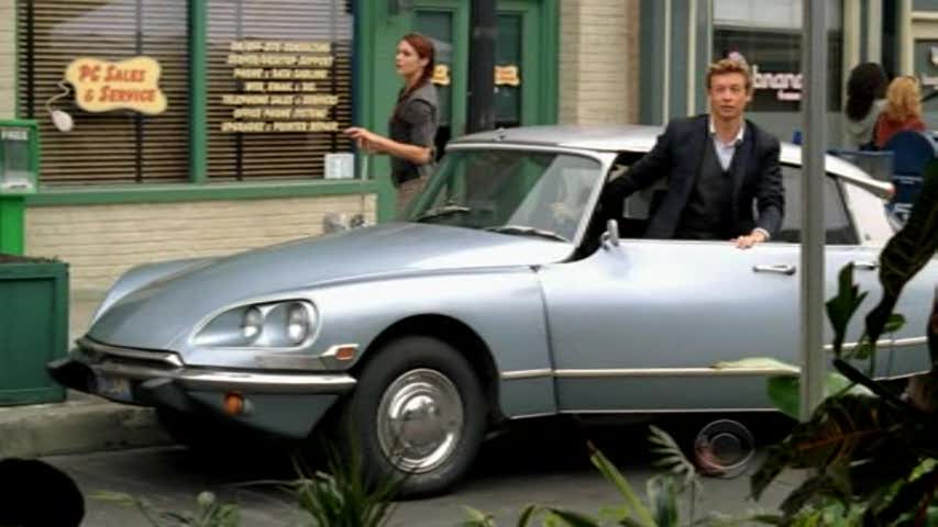 Patrick Jane drives a Citroend DS in The Mentalist