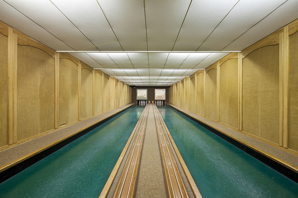 vintage-bowling-alleys-robert-gotzfried-1 - the chic flaneuse