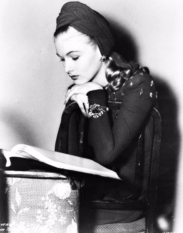 Veronica lake reading