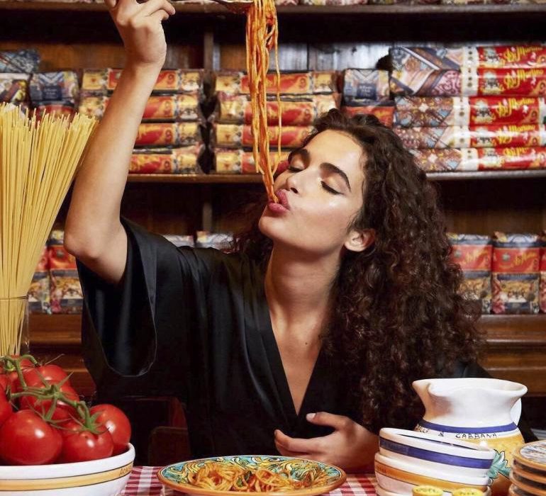 Dolce-Gabbana-pasta-model eating pasta